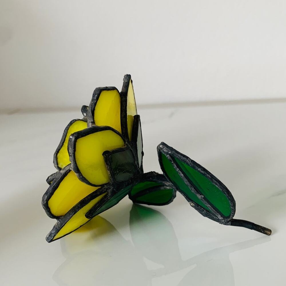 Vintage 3D Stained Glass Rose - Picture 3 of 9